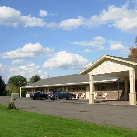 Red Carpet Inn On The Lake - Oneonta Exterior foto