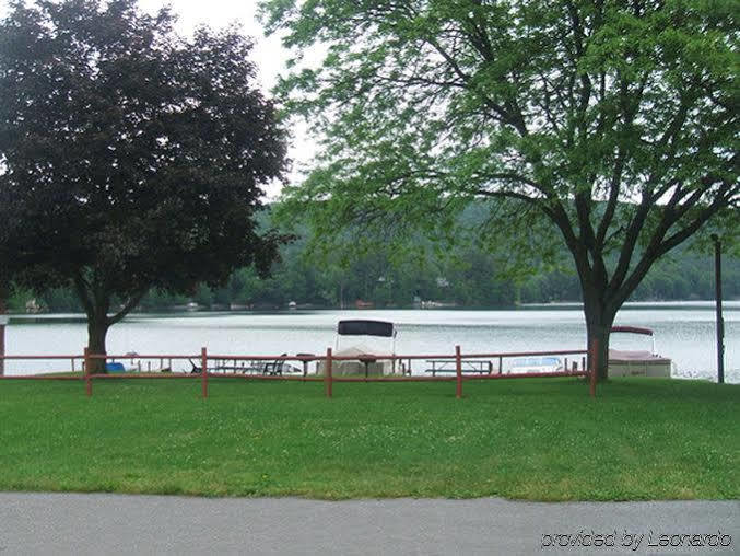 Red Carpet Inn On The Lake - Oneonta Exterior foto