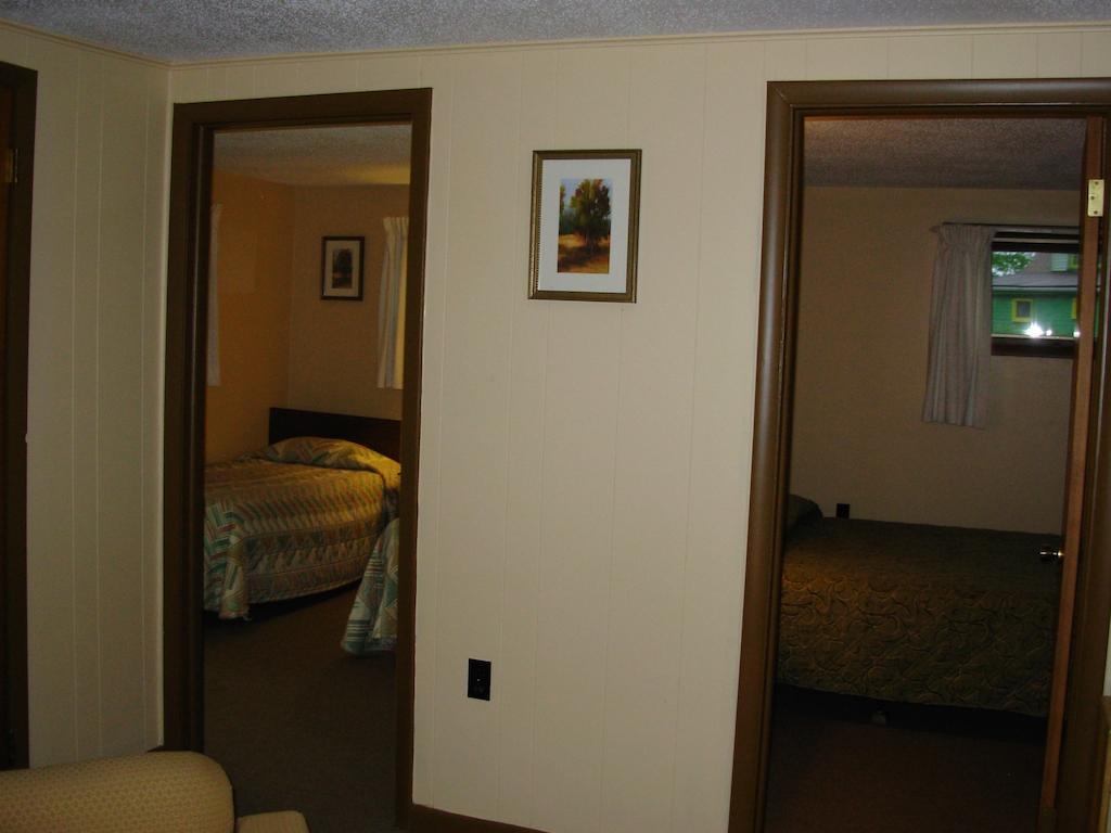 Red Carpet Inn On The Lake - Oneonta Exterior foto